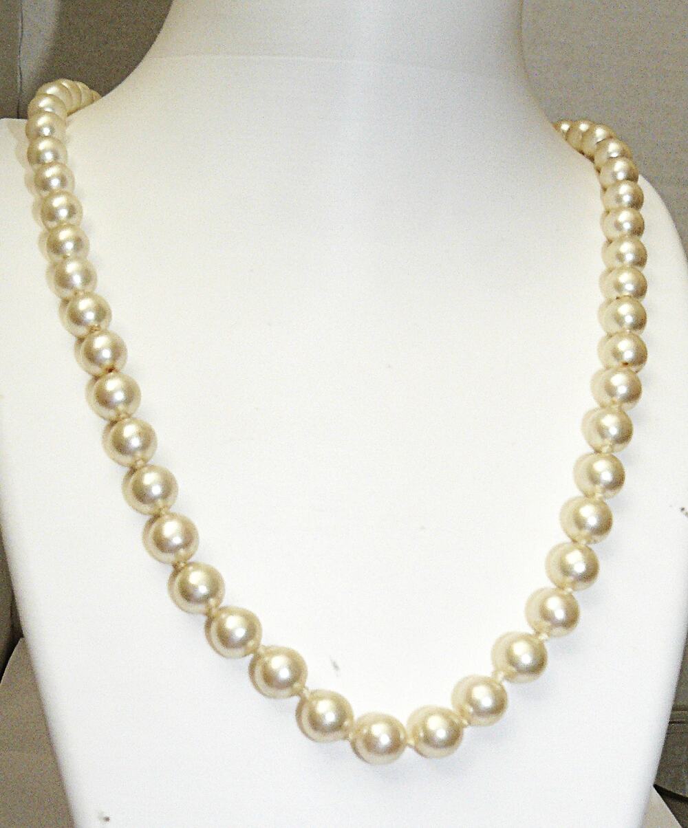 Vintage Marvella Simulated Pearl Necklace Gold-Tone 30" Clasp Inside Pearl